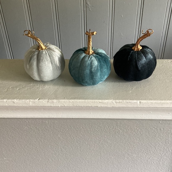 NWT Set of 3- Velvet Pumpkins- Dark Blue, Silver, Teal Fall Holiday Decorations - Picture 8 of 17